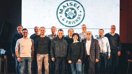 V. l. n. r.: Jeff Maisel (Inhaber), Tim Hofmann (Vorsitzender Mitarbeiterrat), Robert Zimmermann, Edwin Bauer, Klaus Ermer, Richard Götz, Rainer Raithel, Carolin Vogel, Hartmut Dannreuther, Horst Schneider, Enrico Süß, Marc Goebel