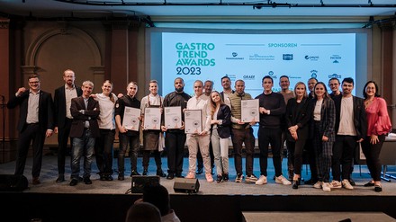 Alle Finalistinnen und Finalisten auf der Bühne