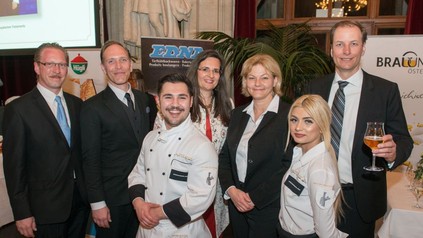 Piroska Payer, Magne Setnes, Gabriela Maria Straka, Konstantin Zimmermann, Gregor Zimmermann und zwei Top Lehrlinge der Spitzenhotellerie