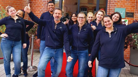 Kleider machen Leute – die neue Kollektion für die Mitarbeiter der Achat Hotels macht den Unterschied zwischen gestern und heute.