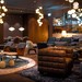 Das erste The Cloud One Hotel der Motel One Group in Hamburg hat eine schöne Lounge für seine Gäste