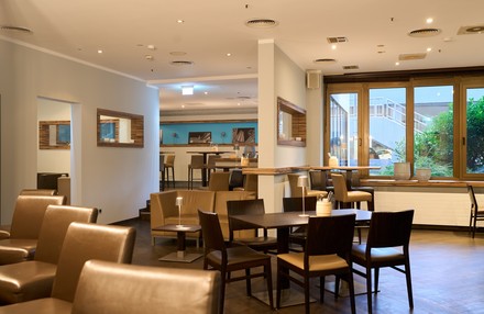 Die Friedrichs Schnitzel-Bar im H+ Hotel Bad Soden hat insgesamt 64 Sitzplätze. (Foto: H-Hotels GmbH/Patrick Kuschfeld)