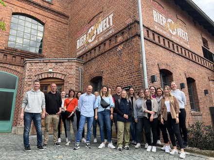 Beim Kennenlern-Nachmittag waren neue Mitarbeiter eingeladen, nicht nur mit Kollegen zusammenzukommen, sondern auch das Brauereigelände von Maisel & Friends bereits näher kennenzulernen. (Foto: © Maisel & Friends)
