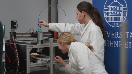 New Food aus dem Lebensmitteldrucker: Studenten der Uni Hohenheim entwerfen im Humboldt reloaded-Projekt „Waste to Food“ ein Gebäck in Form des Hohenheimer Schlossses.