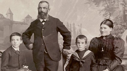 Albert Gebert mit seiner Frau Josefina und den beiden Söhnen Albert Emil (links) und Leo, kurz nach 1892.