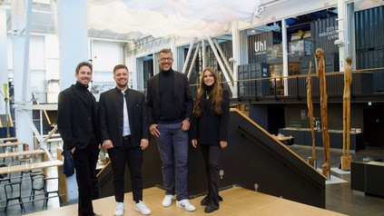 Vertragsunterzeichnung im Speisewerk (Foto: © Casjen Ennen/Wisag)