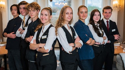 Die Auszubildenden übernehmen die Regie in der Villa Lerngenuss. (Foto: © Hotel Schweizerhof Luzern)