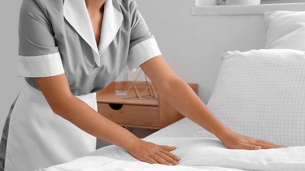 Gerade mittelständische Unternehmen, zu denen auch viele Hotels zählen, benötigen Entlastungen und Förderungen von Seiten der Politik. (Foto: © Pixel-Shot/stock.adobe.com)