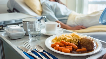 Symbolbild: Verpflegung im Krankenhaus (Foto: © Kzenon/stock.adobe.com)
