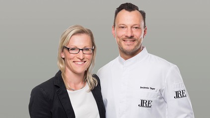 Benjamin Unger und Ehefrau Katja feiern den ersten Stern. (Foto: © JRE)