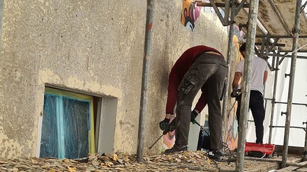 Bauarbeiten an der Fassade des „Happy Go Lucky“ Hostels