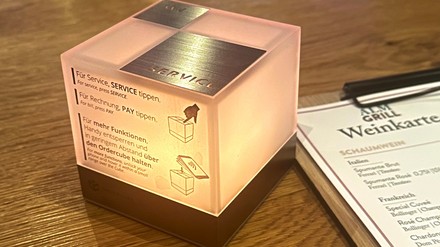 Best Western Plus Hotel Erb Parsdorf: Ordercubes in Lobby und Bar (Foto: ©Hotel Erb)