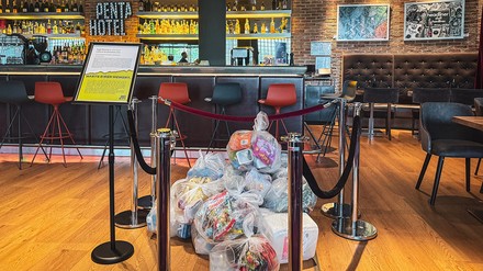 Kunstinstallation mit Plastikmüll