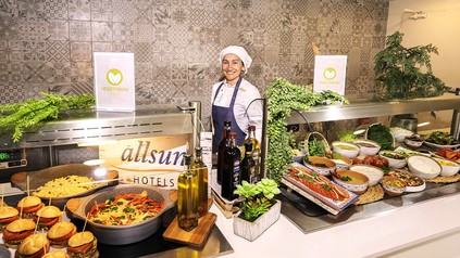 Büfettbereich für vegetarische und vegane Speisen bei den allsun Hotels