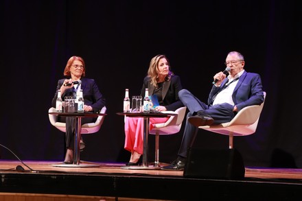 Hermann und Charlotte Buhl mit Monika Pappelau