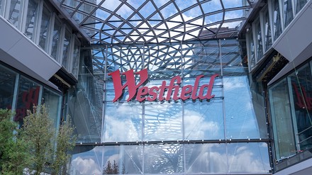 Das Logo von Westfield im Überseequartier