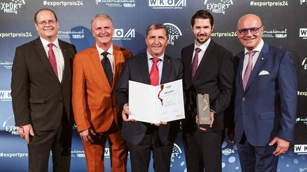 Spartengeschäftsführer Manfred Katzenschlager,  Dr. Reinhold Hauk (Fachgruppengeschäftsführer WKS), Hotelier Georg Imlauer mit Sohn Thomas Imlauer sowie Spartenobmann Robert Seeber.