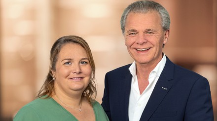 Thomas Edelkamp (Vorstandsvorsitzender) begrüßt Alexandra Müller in ihrer neuen Rolle