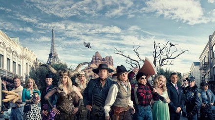 Personen, die unterschiedlich verkleidet sind