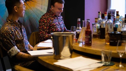 Zwei Azubis im Bonvivant Cocktail Bistro