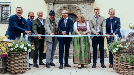 Sascha Hemmann, Radha Arora, Nico Nusmeier, Thomas Bergner, Dr. Wilfried Haslauer, Alexandra Schörghuber, Florian Schörghuber und Karl Heinz Pawlizki