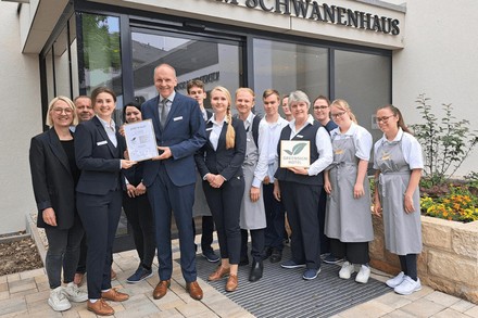 Das Team des Hotels mit der Auszeichnung