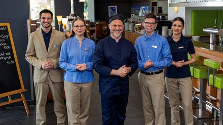 Das Team des Essential by Dorint Köln-Junkersdorf in der neuen Workwear