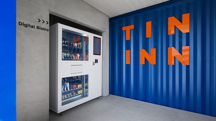 Einblick in ein Tinn Inn Hotel, hier ein Snackautomat