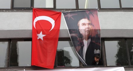 Türkei Flagge an Haus