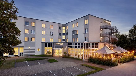 Das Courtyard by Marriott Schwerin in der Außenansicht