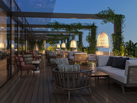 Rooftop-Bar auf der Dachterrasse im obersten Stockwerk