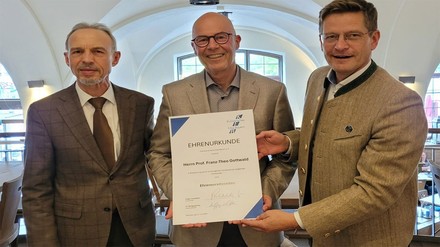 Neuer Vorsitzender Jürgen Lochbihler, Ehrenvorsitzender Prof. Franz-Theo Gottwald, Geschäftsführer Dr. Wolfgang Filter