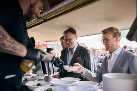 Die „Guerilla Chefs“ sorgten bei dem Food-Truck-Event für das leibliche Wohl.