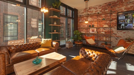 Holiday Inn – the niu, Bricks Hamburg