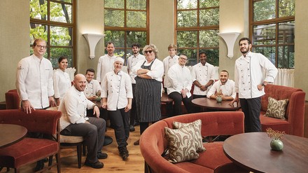 Fulvio Pierangelini mit seinem Küchenteam