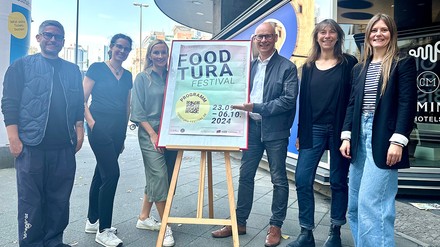 James Ardinast, Vorstand Initiative Gastronomie Frankfurt e. V., Daniela Hammerschmidt, Kommunikation Die Kooperative e. V., Lena Iyigün, Vorstandsvorsitzende Initiative Gastronomie Frankfurt e. V., Unterstützer Eduard M. Singer, Leiter Stabstelle Stadtmarketing, Kirsten Allendorf, Projektleiterin Umweltlernen in Frankfurt e. V. für Klimagourmet, und Maike Thalmeier, Mitgründerin Kommunikationsstudio Ubermut