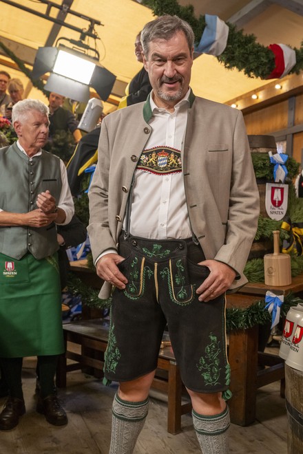 Markus Söder in Lederhosen