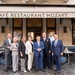 Dompfarrer Toni Faber, Anita Querfeld, Tochter Andrea Winkler und deren Tochter Karoline Klezl, Wiener Bürgermeister Michael Ludwig, Berndt Querfeld, Ferdinand Querfeld und Wirtschaftskammerpräsident Walter Ruck