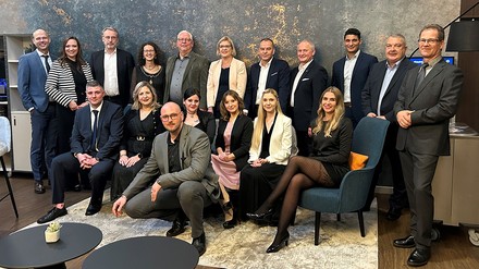 Große Abschlussfeier im Welcome Hotel Marburg: Die Absolventen feierten gemeinsam mit ihren General Managern und der Geschäftsleitung der Welcome Hotels den erfolgreichen Abschluss des ersten Talent-Management-Kurses.