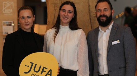 Rebecca Krug (Administrative Assistentin), Leena Kühn (Auszubildende 2. Lehrjahr) und Andy Klaus (Stellv. Hoteldirektor, Operations Manager)