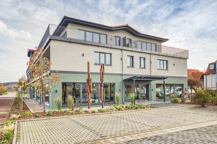 Das Seehotel Niedernberg hat sein Dorf um die Villa MainTraum erweitert.