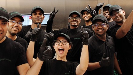 Mitarbeiter freuen sich