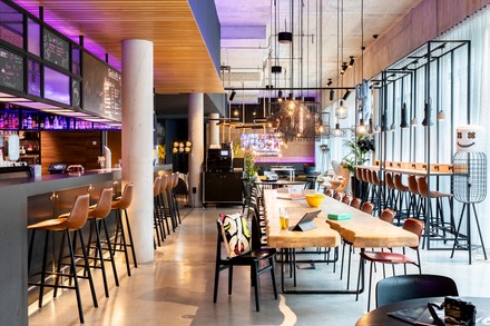 Bar im Moxy Essen City