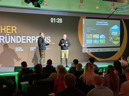 Tobias Bacher und Florian Baier von GnocchUout beim Pitch zum Deutschen Gastro-Gründerpreis 2025