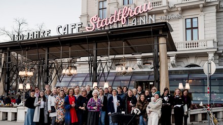 Eröffnung Café Stadtfrau mit Irmgard Querfeld, Anita Querfeld, Andrea Winkler, Karoline Klezl sowie zahlreichen Frauen aus der Gastronomie und dem Tourismus