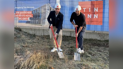 Spatenstich der Tin Inn Geschäftsführer