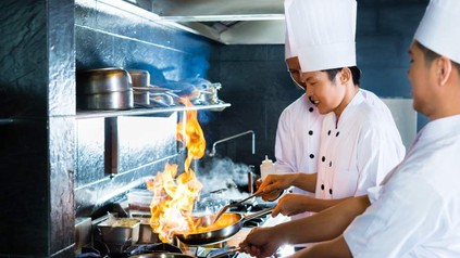 Vietnamesische Köche bei der Arbeit