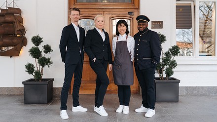 Mitarbeiter der Hamburger Schwesternhotels Empire Riverside Hotel und Hotel Hafen Hamburg