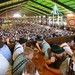 Im Festzelt auf dem Oktoberfest