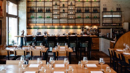 Innenraum der Rotisserie Weingrün